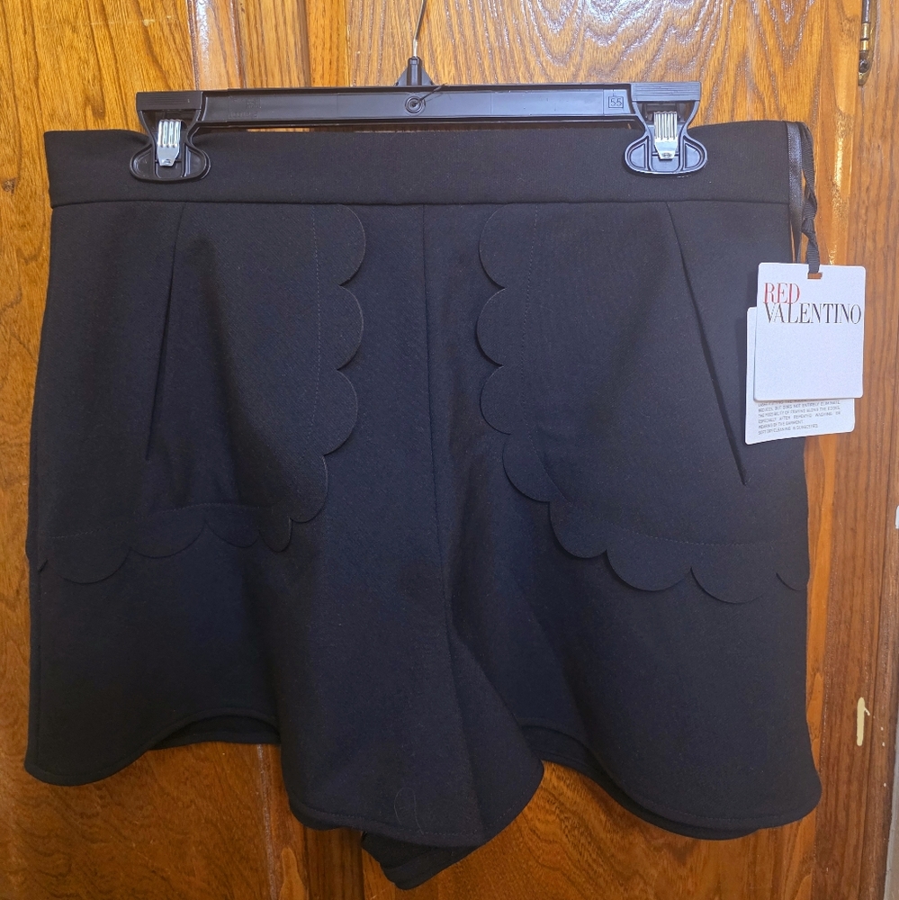 NWT Red Valentino Scalloped Shorts Size IT 46 (US 8) - Picture 4 of 9